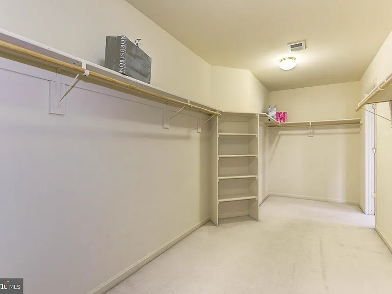 120 Nassau Dr — Photo 19