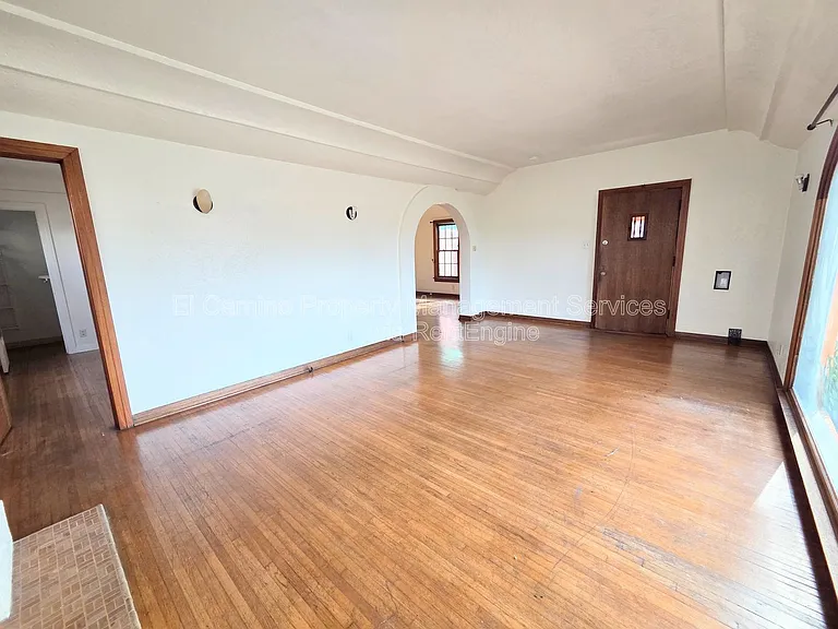 2068 San Francisco Ave — Photo 7
