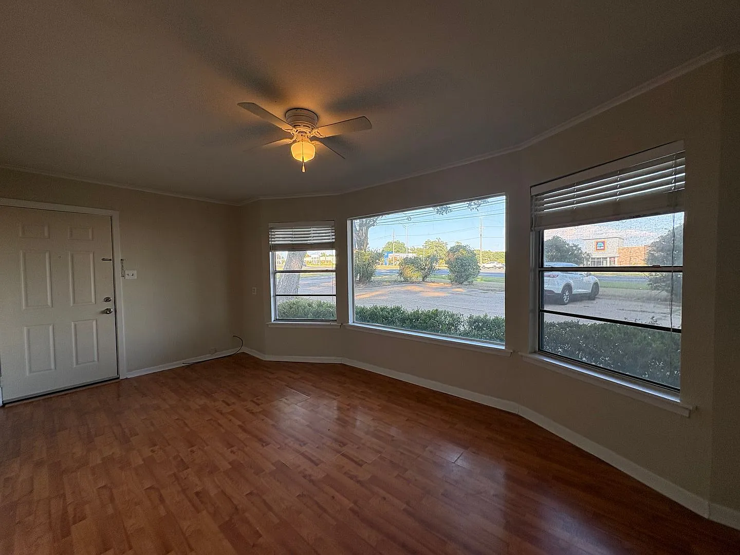 9500 Mansfield Rd — Photo 1
