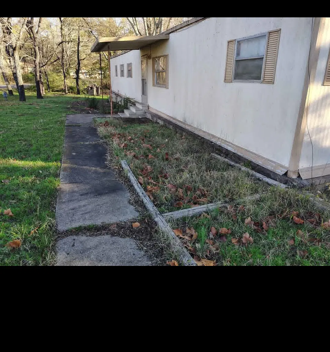 3 bed, 980 sqft, $925 — Photo 2