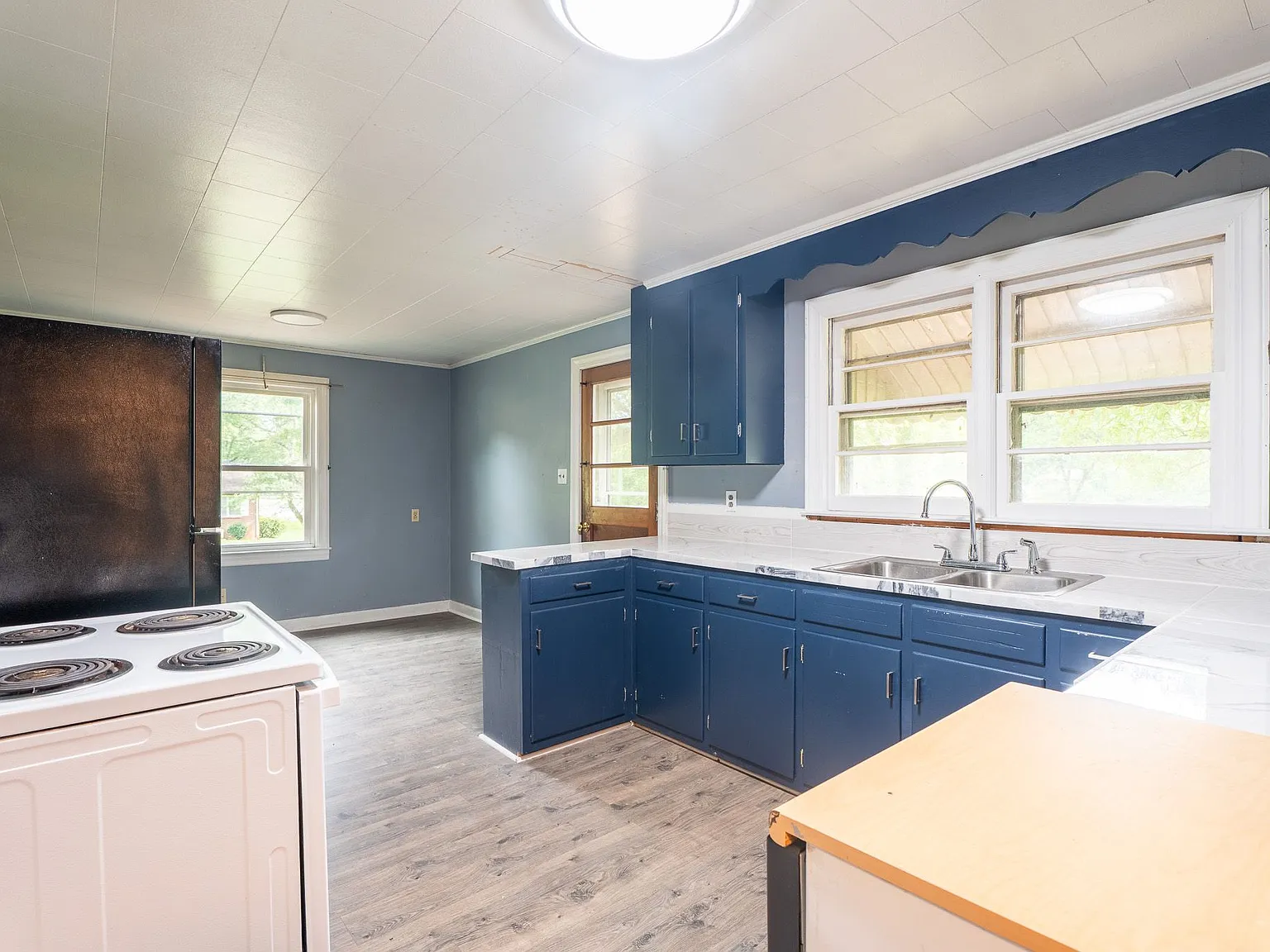 3 bed, 1.5 bath, 1200 sqft, $1,500 — Photo 2