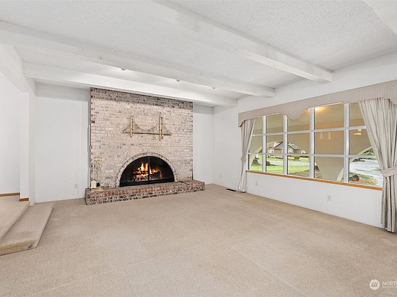 5th image of 303 Greenbriar Court