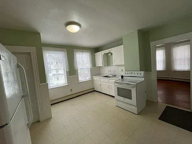 109 Holl St — Photo 4