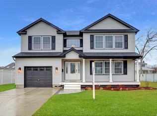 167 N Queens Ave, Massapequa, NY 11758