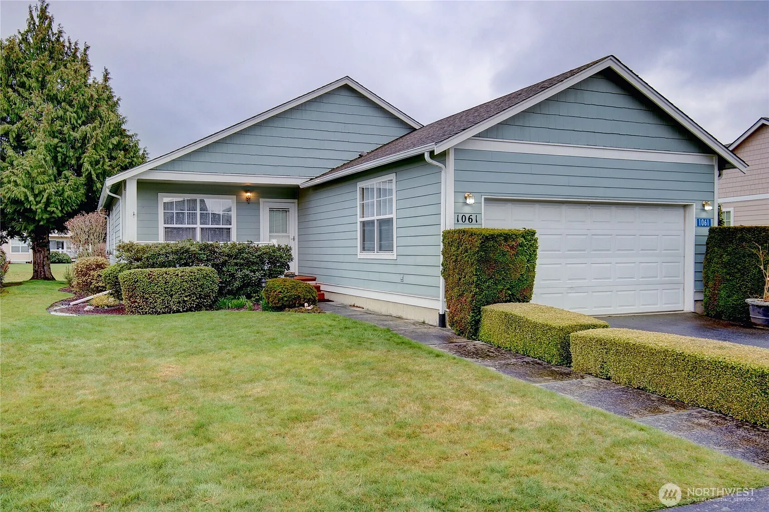 1061 Sinclair photo 1
