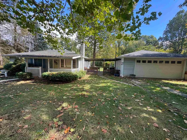 54072 Pine Rd, South Bend, IN 46628