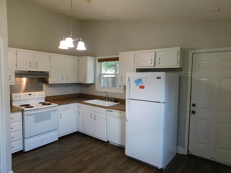226 Webb Blvd — Photo 3