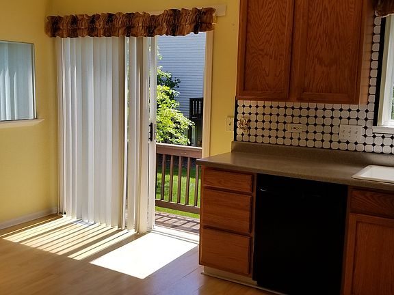 5th image of 147 Monarch Dr