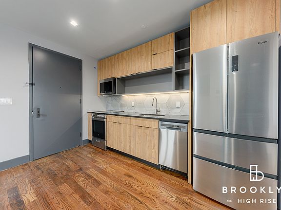 4th image of 1461 Gates Ave #5P