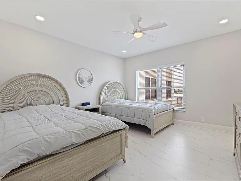 4950 Gulf Blvd #404 — Photo 34