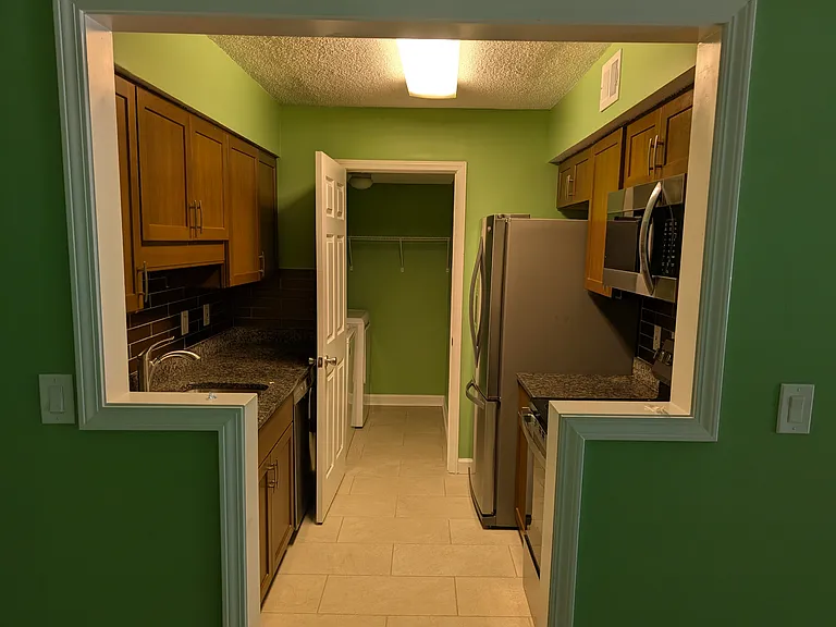 2011 Wingate Way #2011 — Photo 5