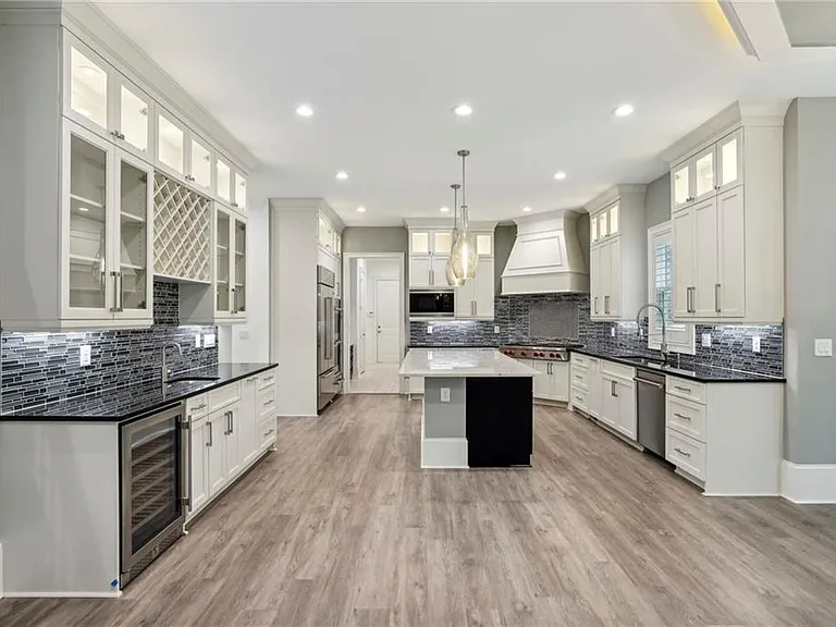 3750 Robinson Rd NE — Photo 21