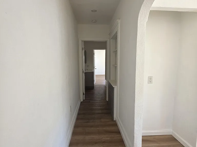 822 W 76th St — Photo 10