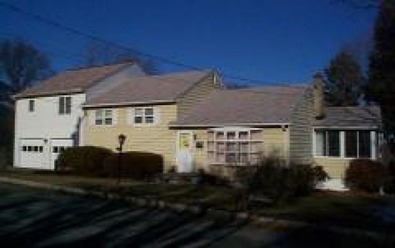 2nd image of 121 Liberty St