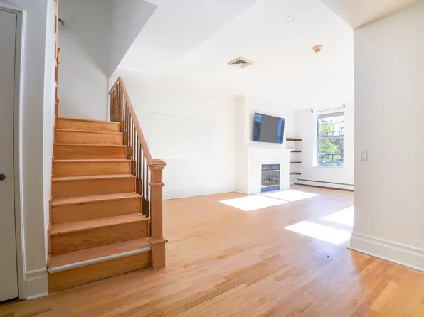 310 East 15th Street image 5 of 17