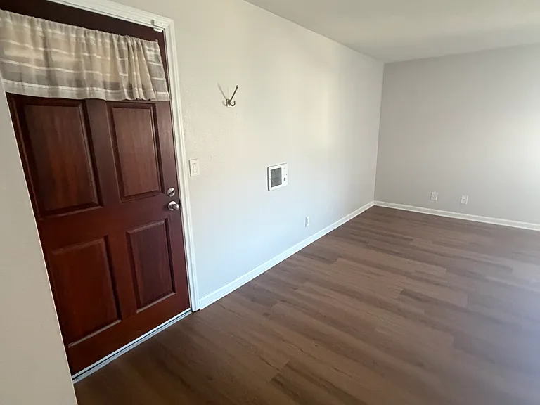 1025 4th Ave #18 — Photo 6