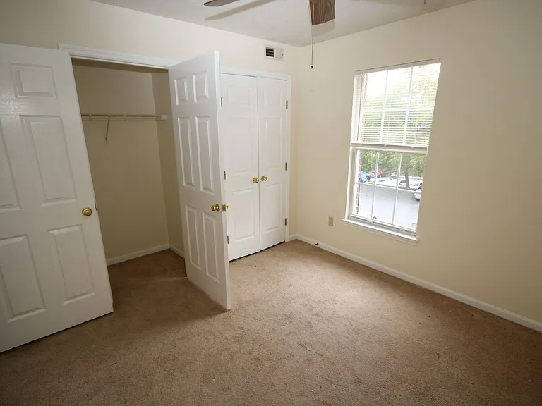 1002 Jessicas Ct #J — Photo 16