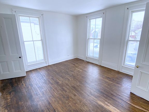 2nd image of 416 Holcomb St APT 3