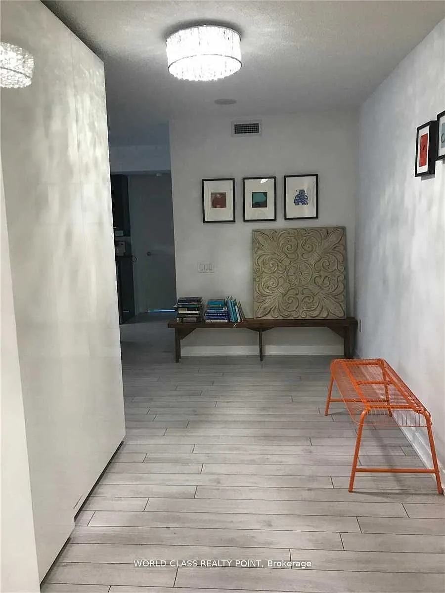 Building Photo - 33 Singer Ct #611