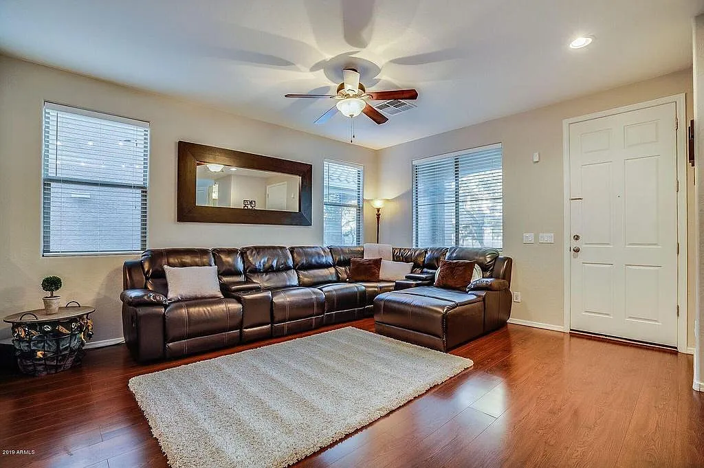 3 bed, 2.5 bath, 1600 sqft, $2,300 — Photo 4