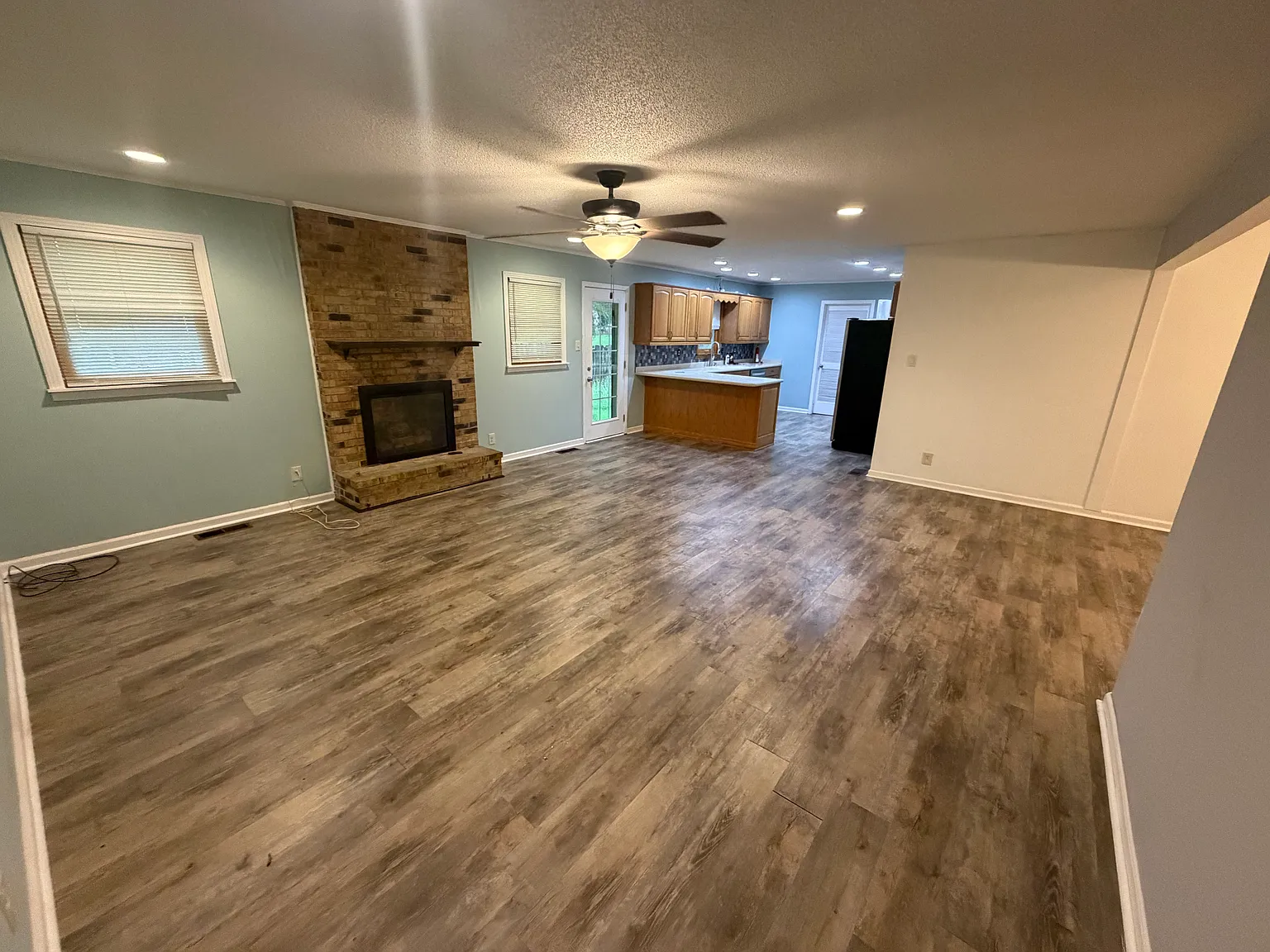 4 bed, 1916 sqft, $1,875 — Photo 4