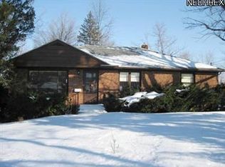 6107 Wilson Mills Rd, Highland Heights, OH 44143