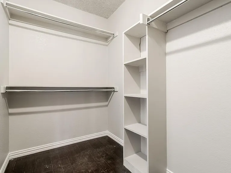 2209 Country Meadow Ln — Photo 8