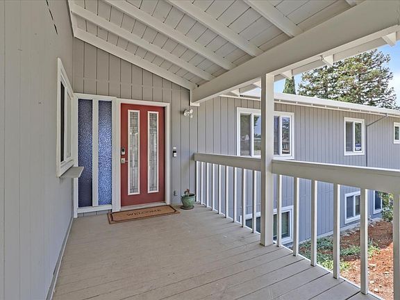 5th image of 17115 Oak Leaf Dr