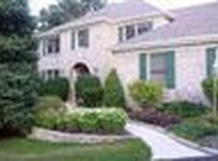 12 Rock River Ct, Naperville, IL 60565