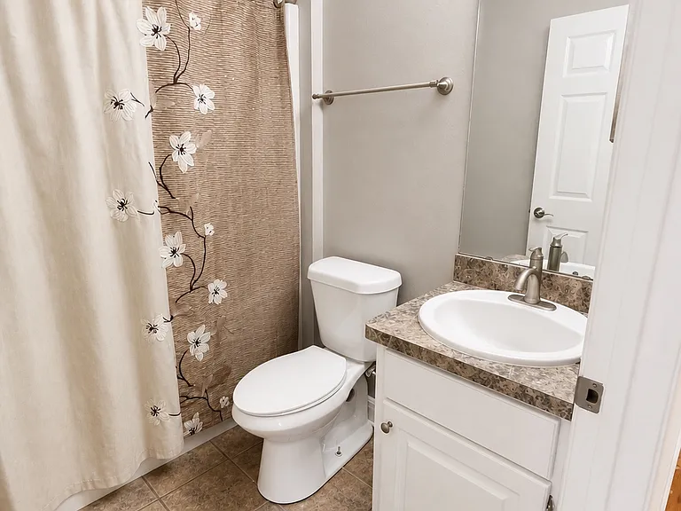2120 Heathrow Dr — Photo 11
