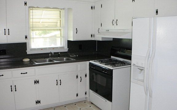 2nd image of 709 E 13th St
