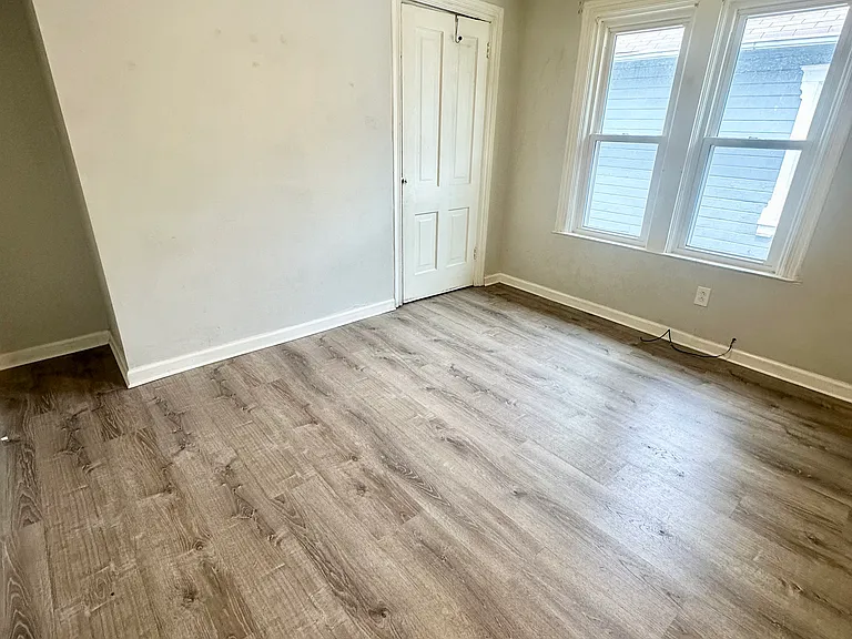 517 E Railroad Ave #2 — Photo 6