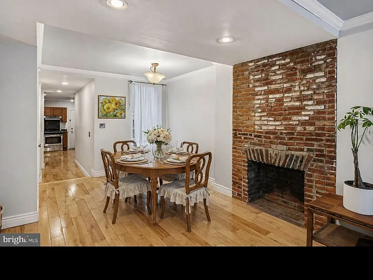 121 W Hamburg St — Photo 15