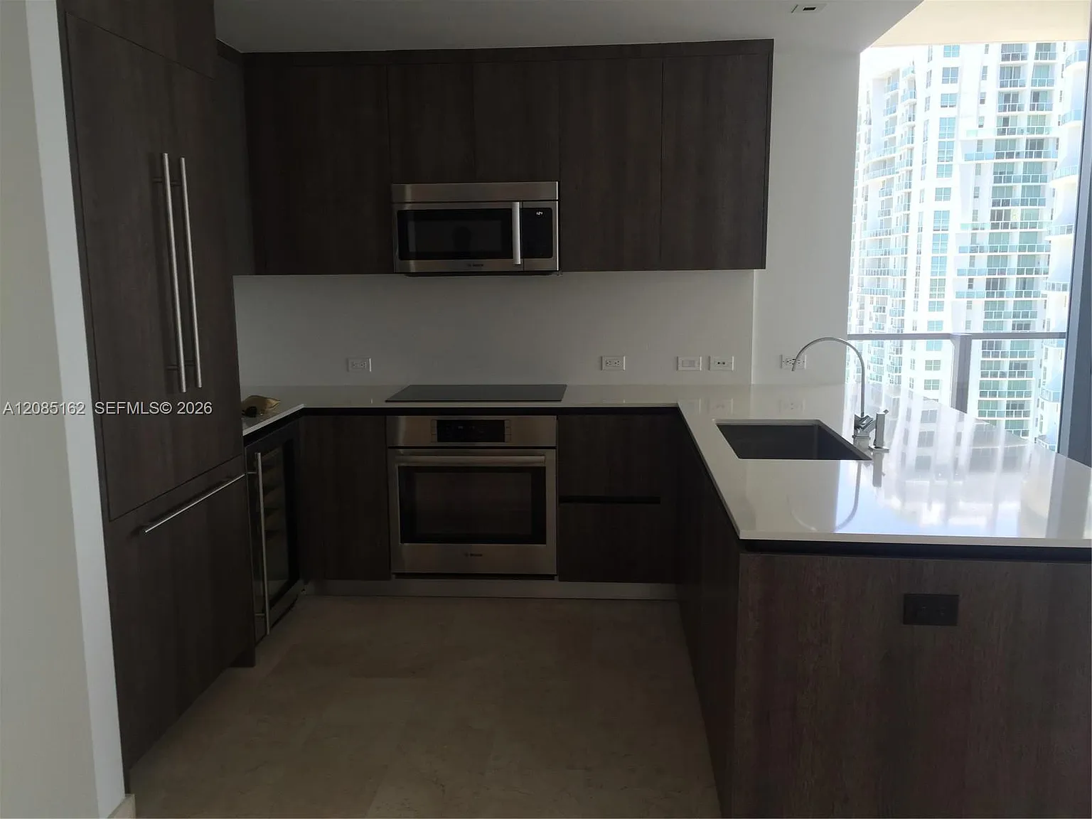 Reach Condo — Photo 3