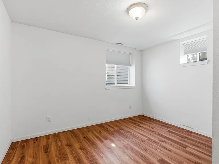 2034 S Broxon St — Photo 10
