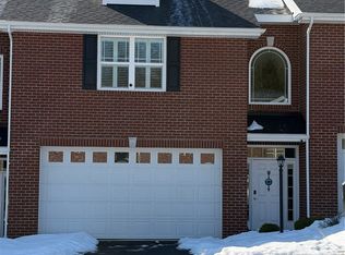 211 Settlers Ct, Venetia, PA