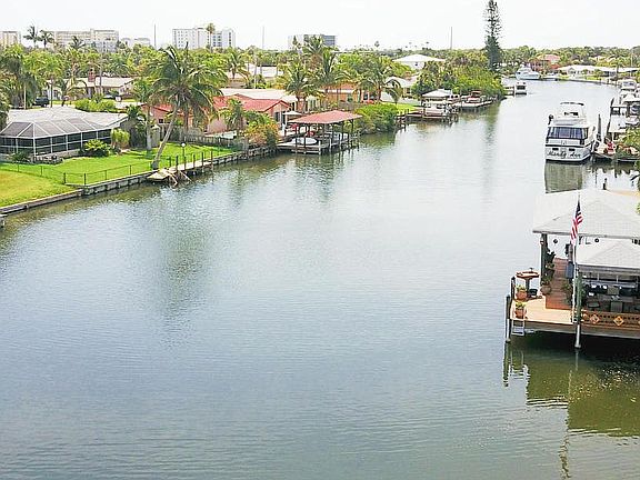 3rd image of 249 Bahama Blvd