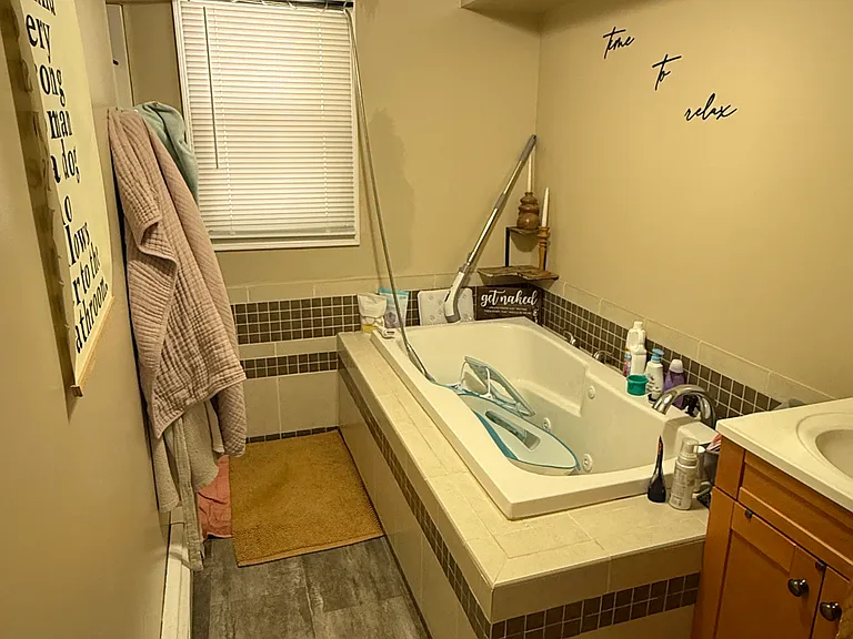 715 Cornelia St — Photo 3