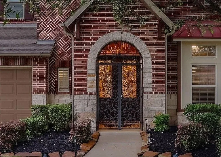 10423 Hatcher Dr — Photo 2