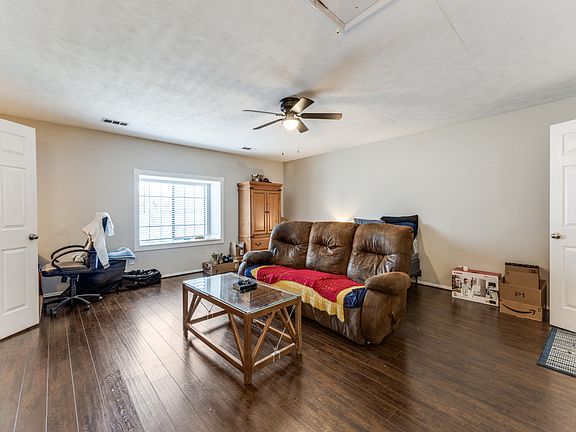 4th image of 209 Melinda Dr