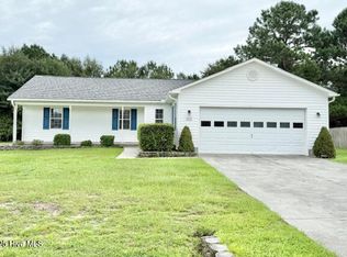 222 Redberry Dr, Richlands, NC 28574