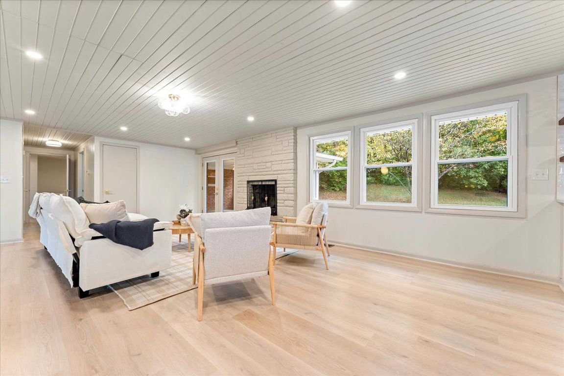 next background image