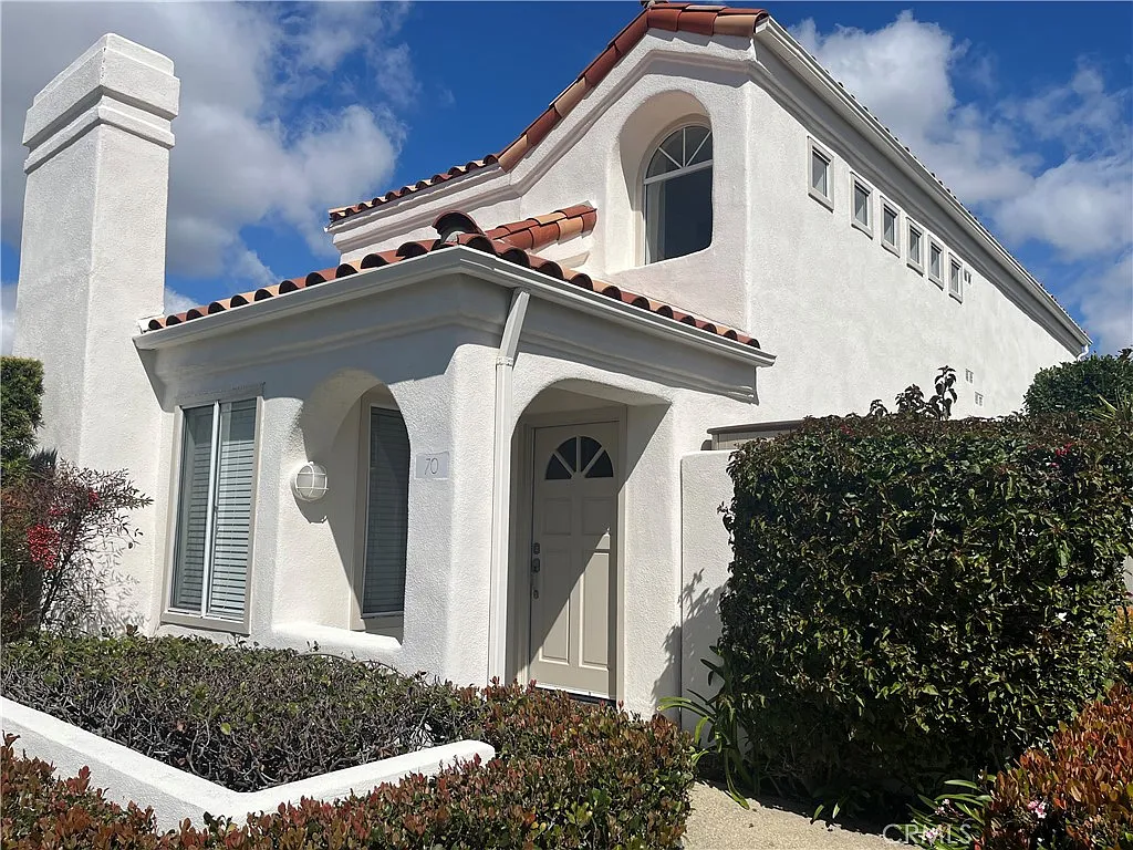 3 bed, 2.5 bath, 1733 sqft, $5,600 — Photo 3