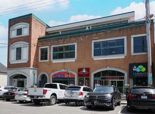 108 3rd Ave #201, Ottawa, ON K1S2J8