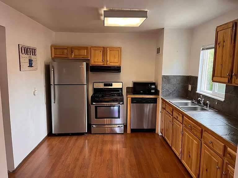 406 Griffin St #C — Photo 4
