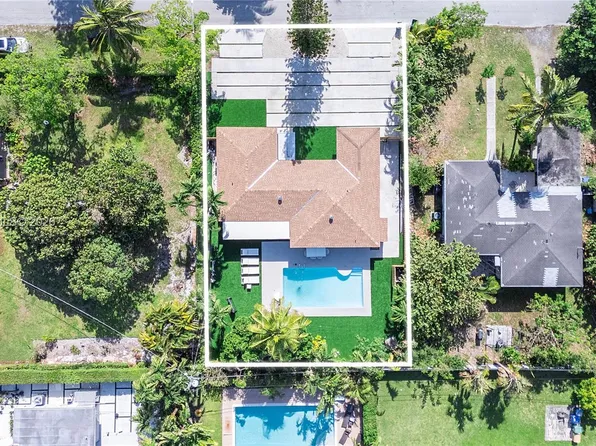 10801 Peachtree Dr, Miami, FL 33161