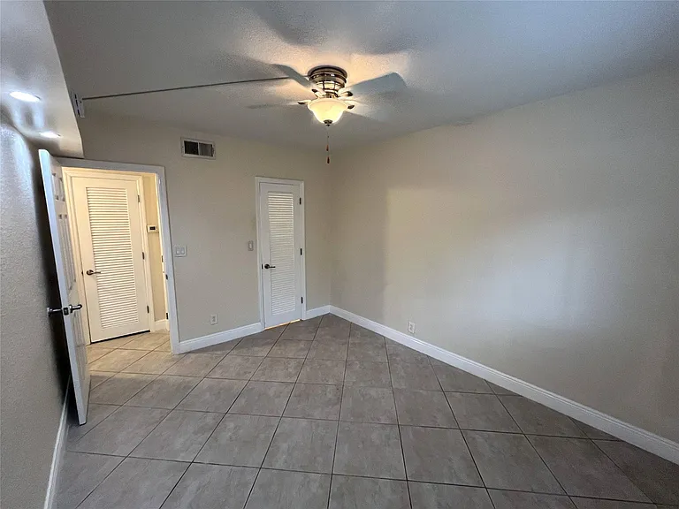 1460 NE 18th St #104 — Photo 53