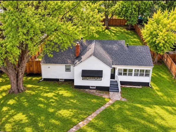 1414 Yale Ave, Zion, IL 60099