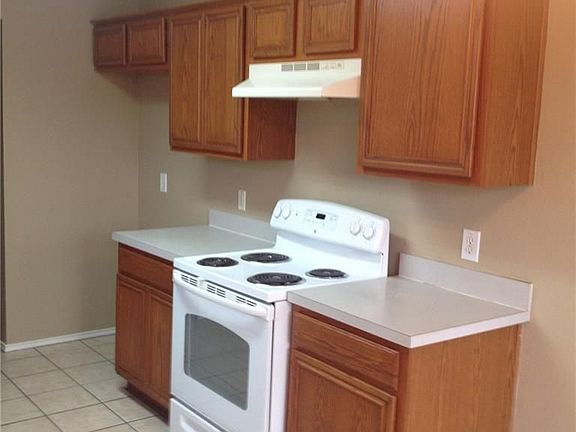 4th image of 805 Rowdy Dr