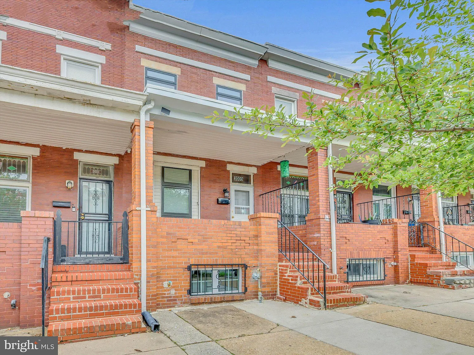 3 bed, 1.0 bath, 1260 sqft, $1,900 — Photo 2
